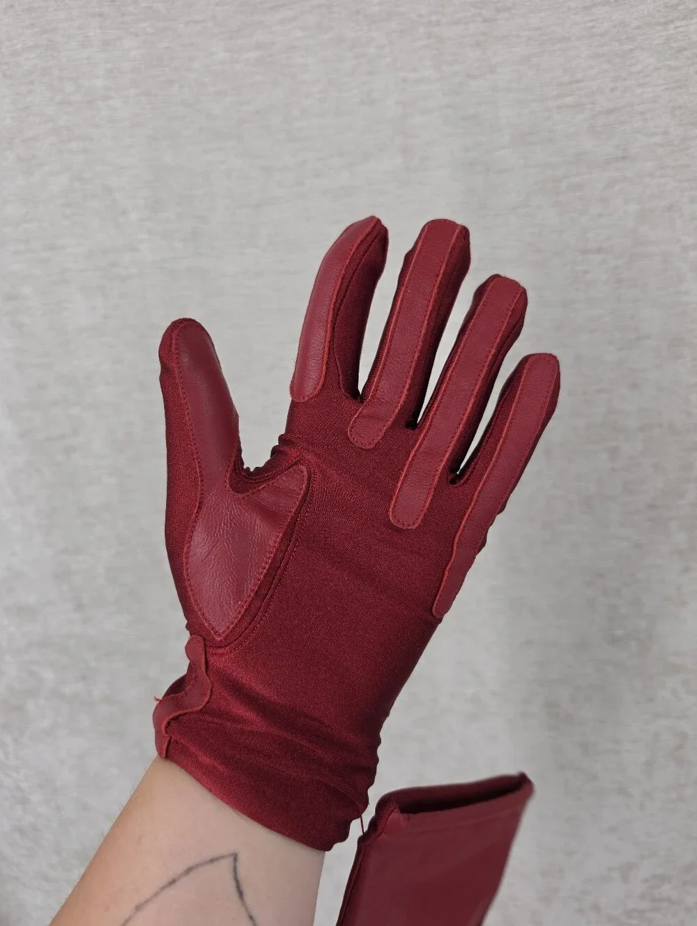 Avon Goatskin Red Leather Gloves with Nylon Strech  LIKE NEW